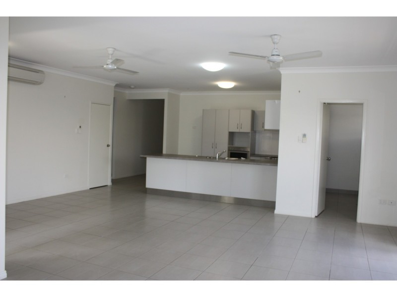 10 Hollanders Crescent, Kelso QLD 4815