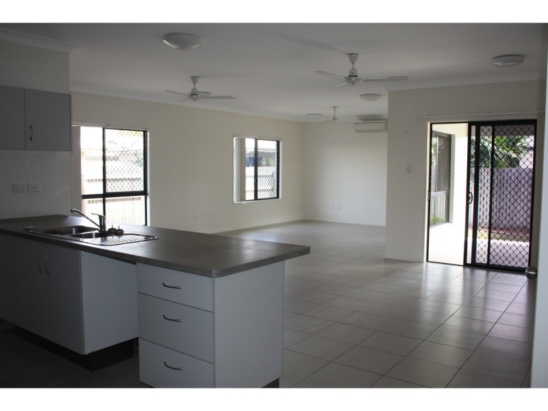 10 Hollanders Crescent, Kelso QLD 4815