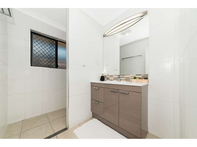 8 Paperbark Place, Mount Louisa QLD 4814