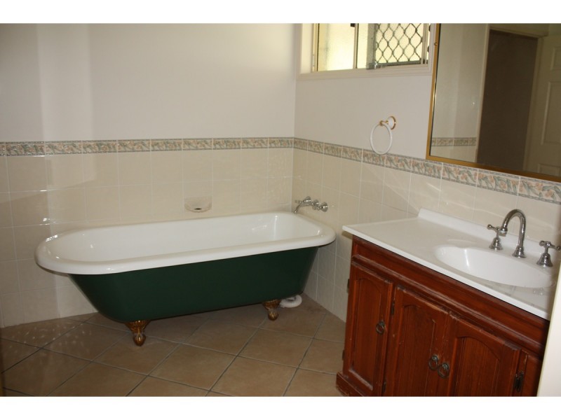 4 Shetland Place, Kelso QLD 4815