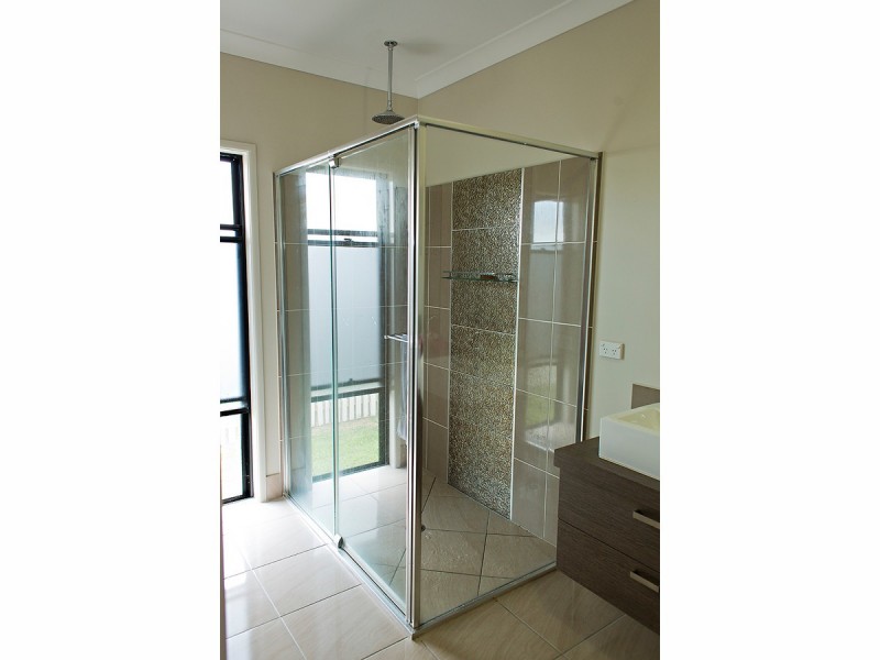 28 Bilbao Place, Bushland Beach QLD 4818