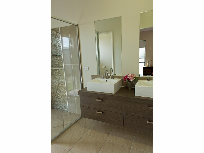 28 Bilbao Place, Bushland Beach QLD 4818