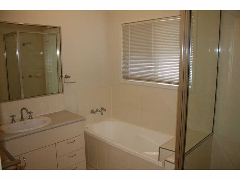 17 Yanooa Court, Bushland Beach QLD 4818