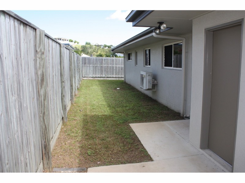 17 Yanooa Court, Bushland Beach QLD 4818