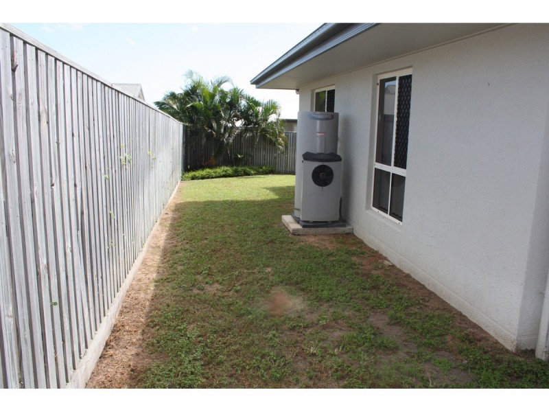 17 Yanooa Court, Bushland Beach QLD 4818