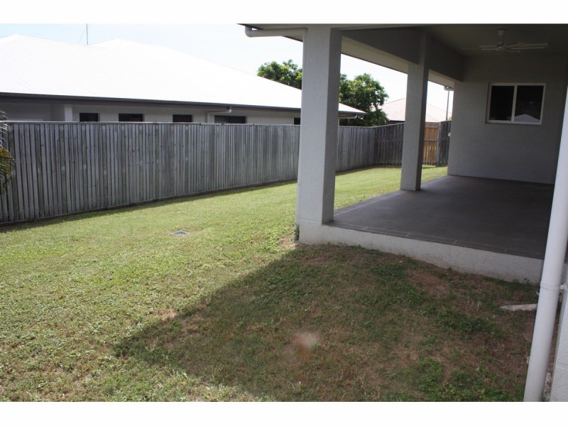 17 Yanooa Court, Bushland Beach QLD 4818