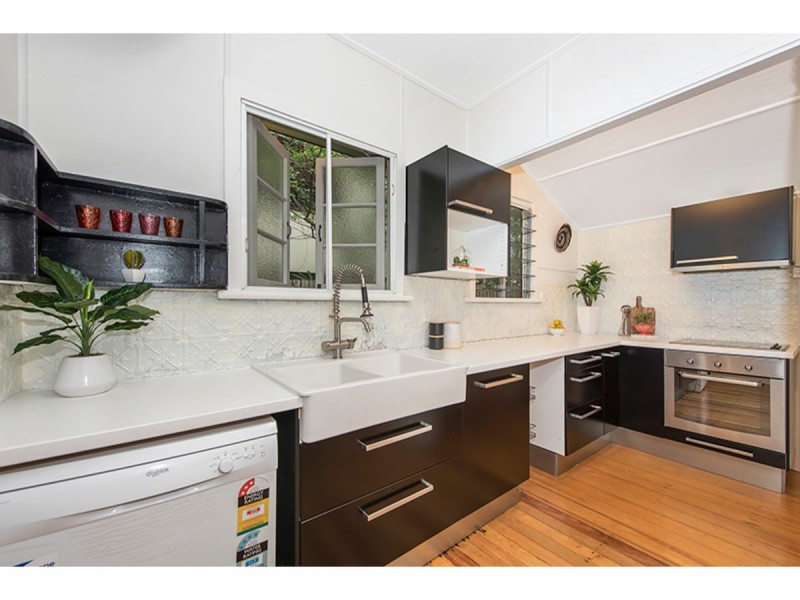 11 Margaret Street, West End QLD 4810