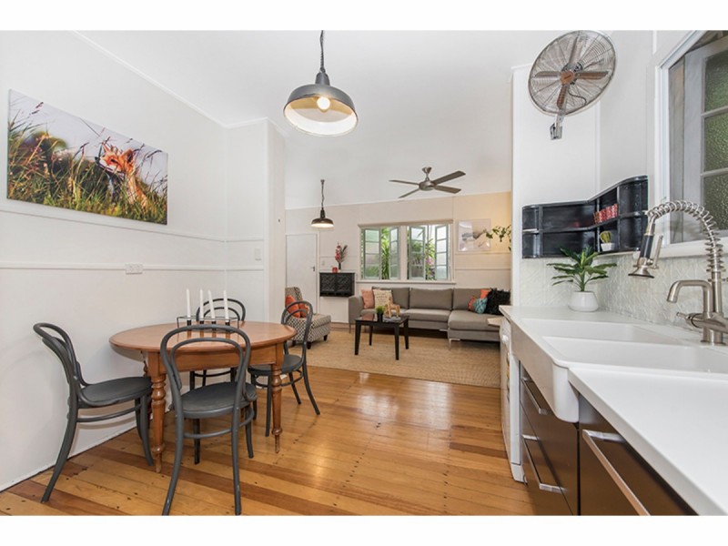 11 Margaret Street, West End QLD 4810