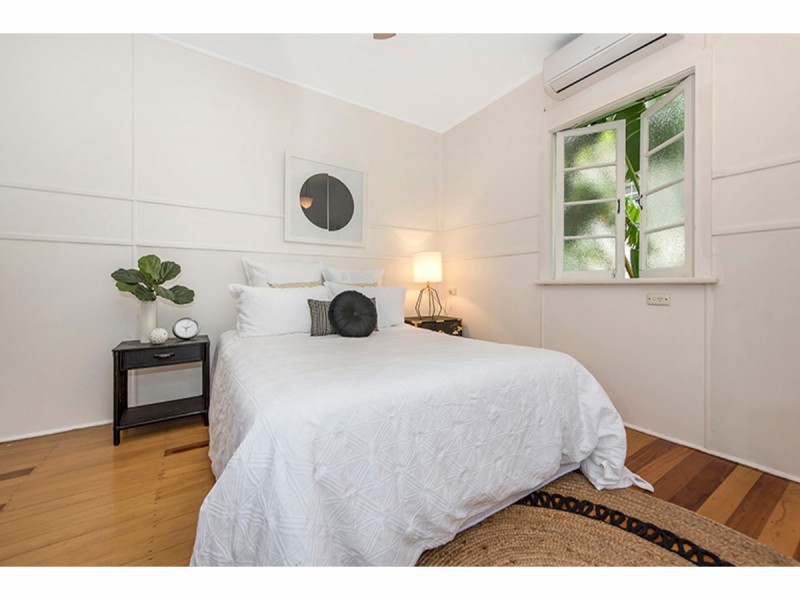 11 Margaret Street, West End QLD 4810