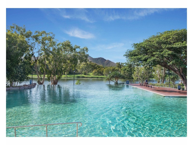 1 St Lucia Drive, Rasmussen QLD 4815