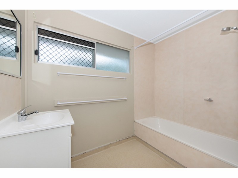 15 Bullock Street, Wulguru QLD 4811