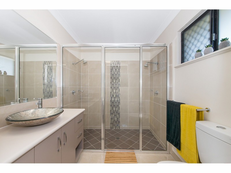 2 Goldfish Court, Burdell QLD 4818