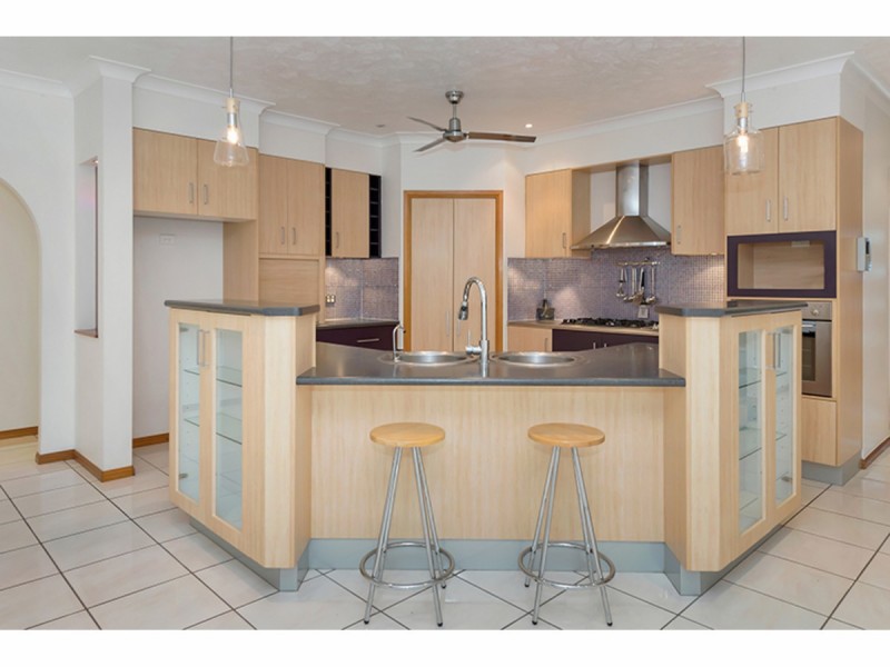 10 Kiandra Place, Mount Louisa QLD 4814