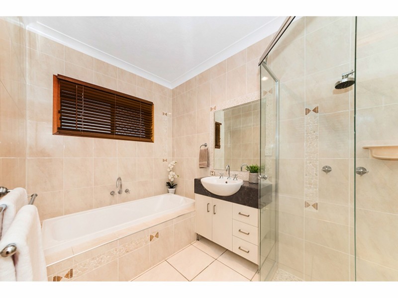 10 Kiandra Place, Mount Louisa QLD 4814