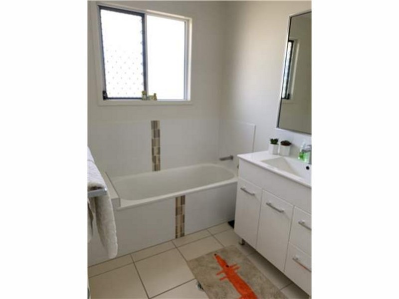 8 Catho Avenue, Mount Low QLD 4818