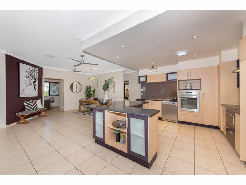 27 Bamboo Crescent, Mount Louisa QLD 4814