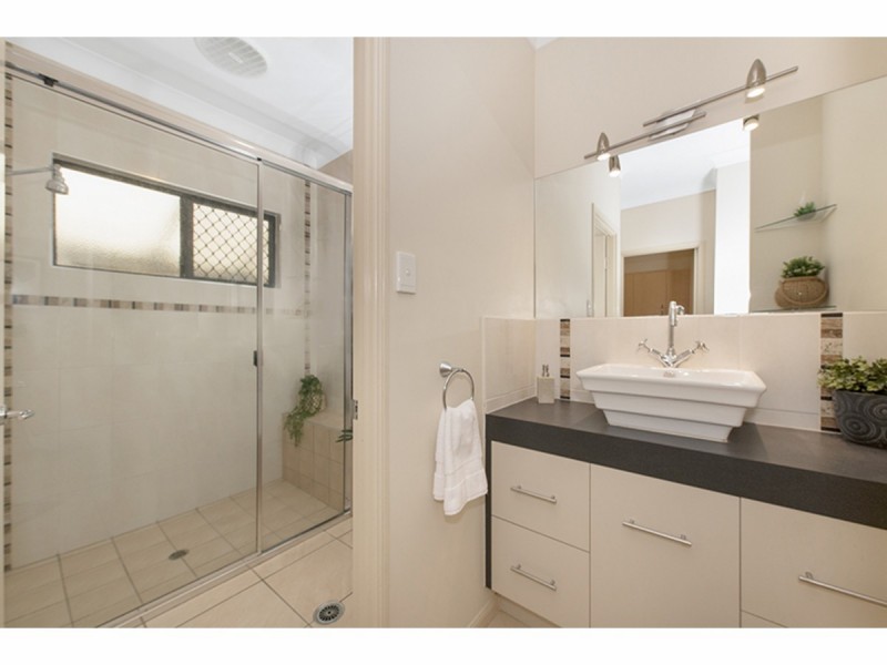 27 Bamboo Crescent, Mount Louisa QLD 4814