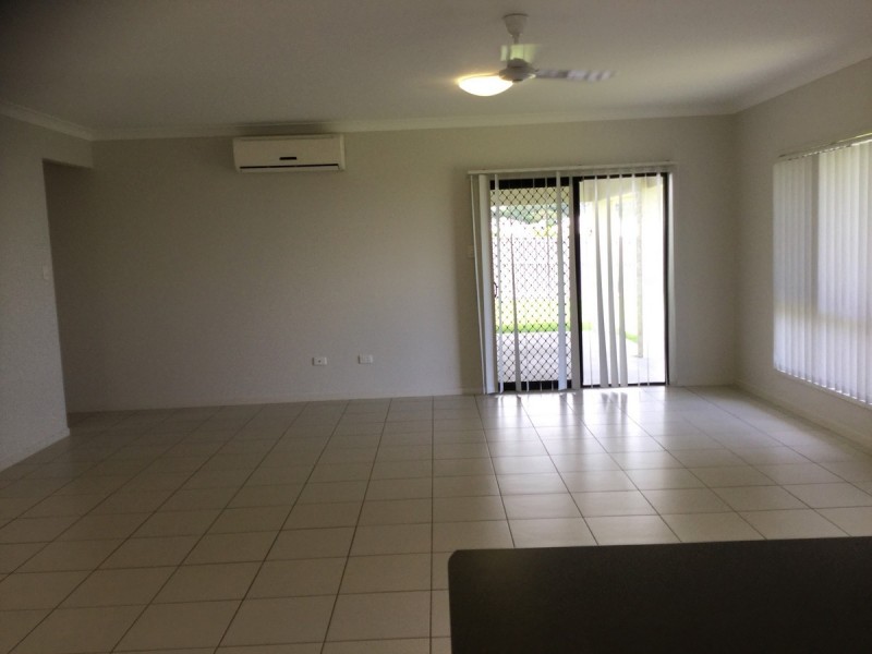 Bushland Beach QLD 4818