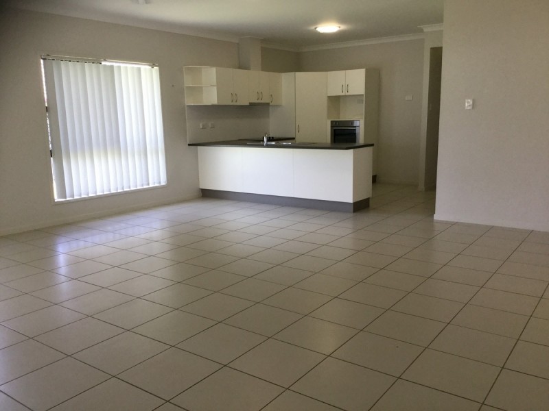 Bushland Beach QLD 4818