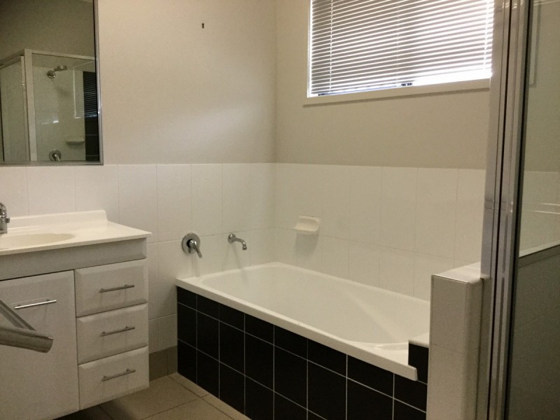 Bushland Beach QLD 4818