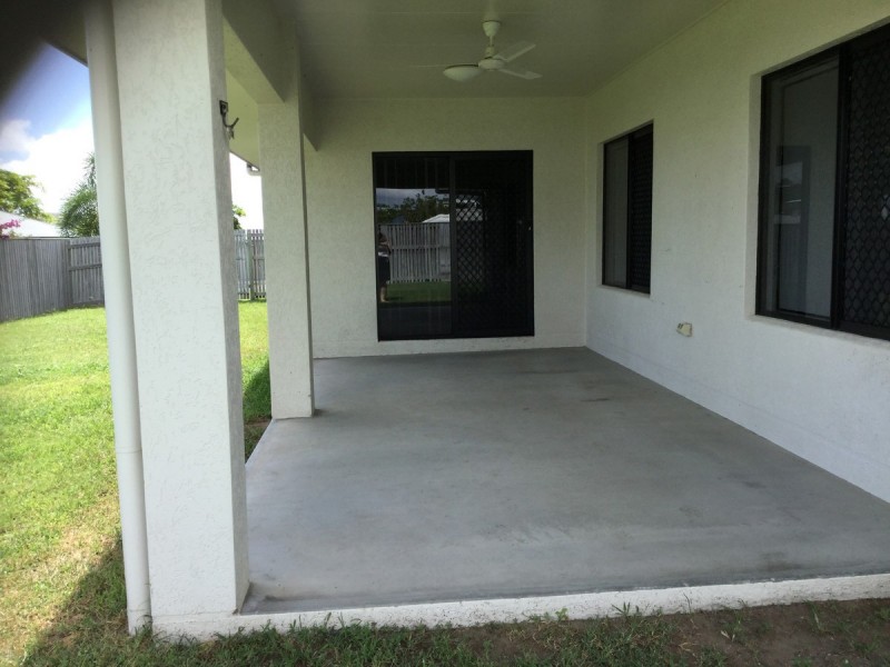 Bushland Beach QLD 4818