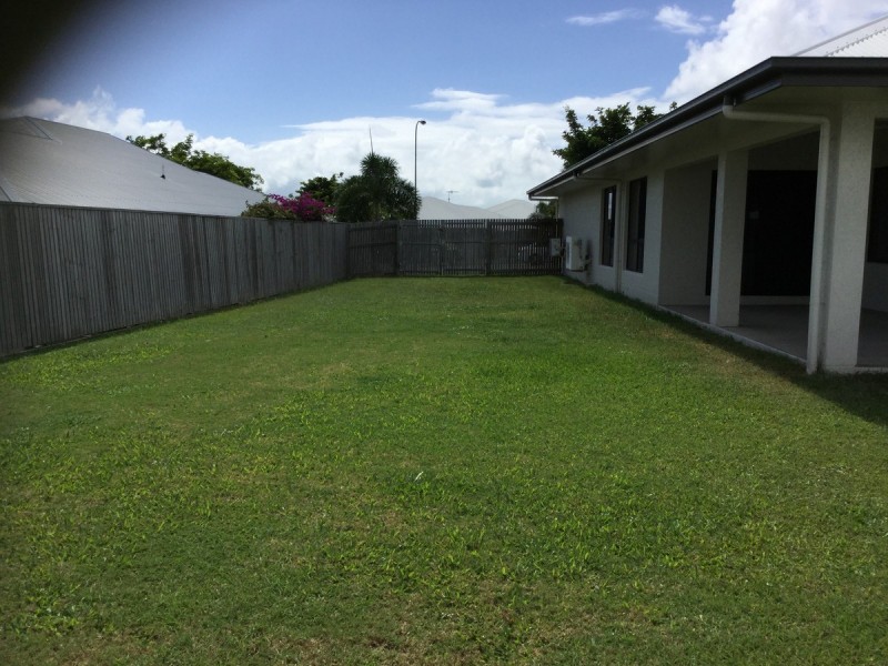 Bushland Beach QLD 4818