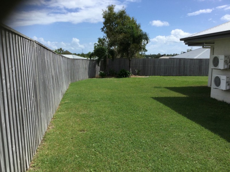 Bushland Beach QLD 4818