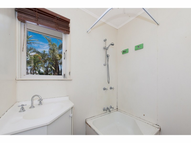 206 Charles Street, Cranbrook QLD 4814