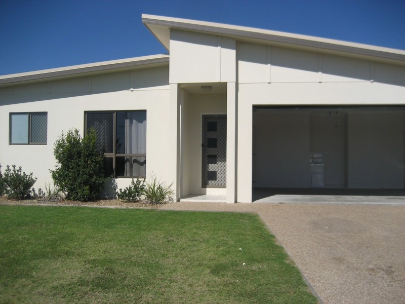 1/2 Vai Avenue, Condon QLD 4815