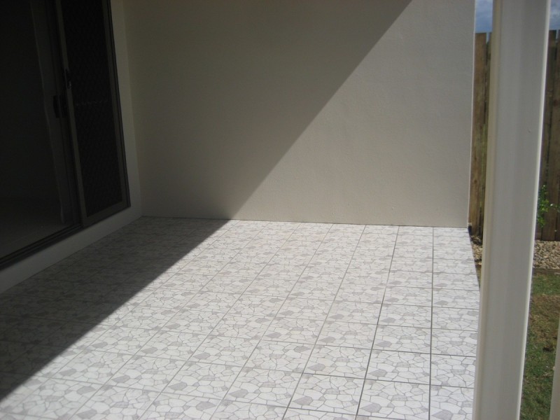 1/2 Vai Avenue, Condon QLD 4815