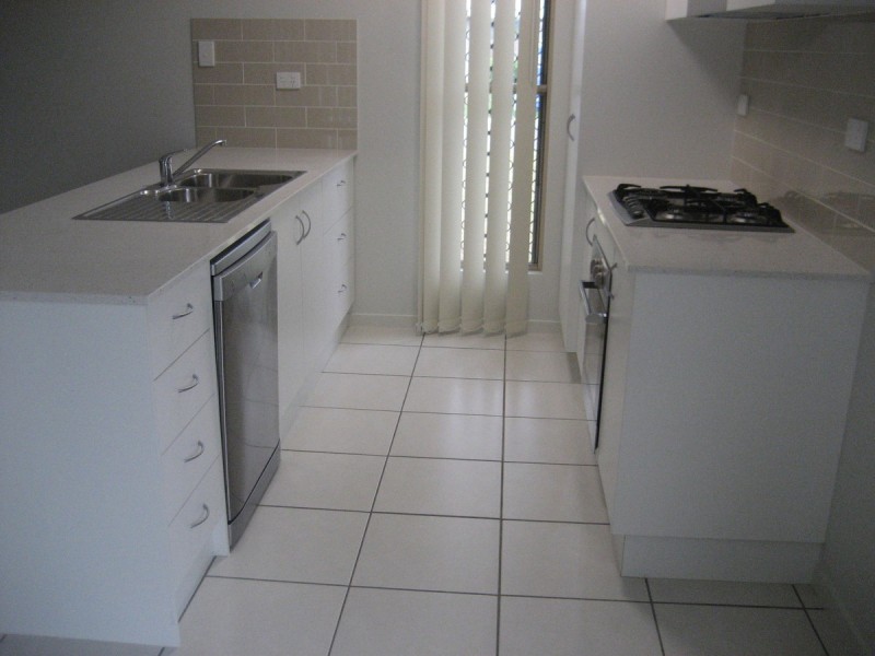 27 Ellenor Street, Mount Low QLD 4818