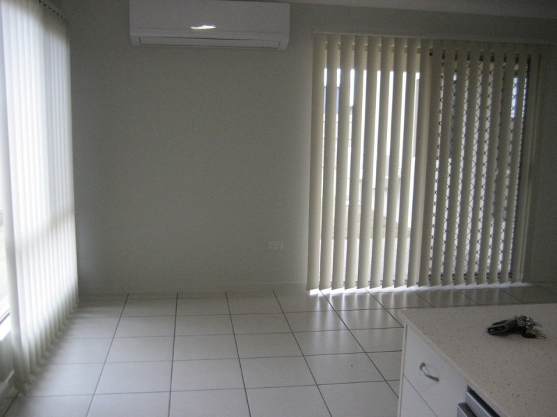 27 Ellenor Street, Mount Low QLD 4818