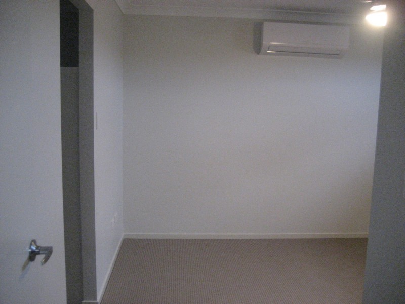 27 Ellenor Street, Mount Low QLD 4818