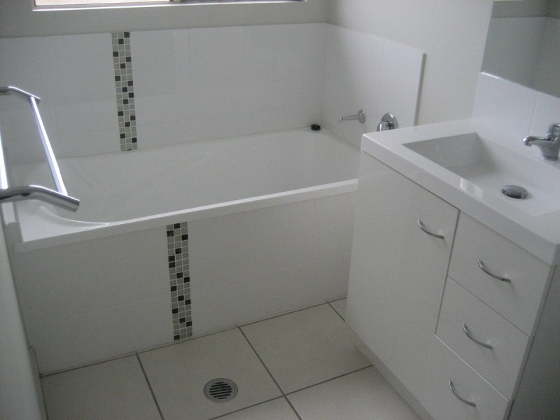 27 Ellenor Street, Mount Low QLD 4818