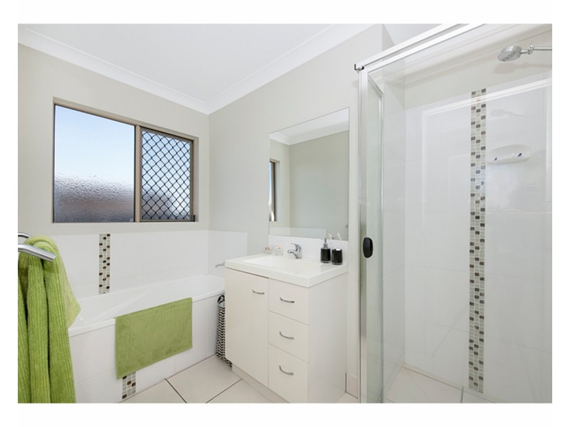 27 Ellenor Street, Mount Low QLD 4818