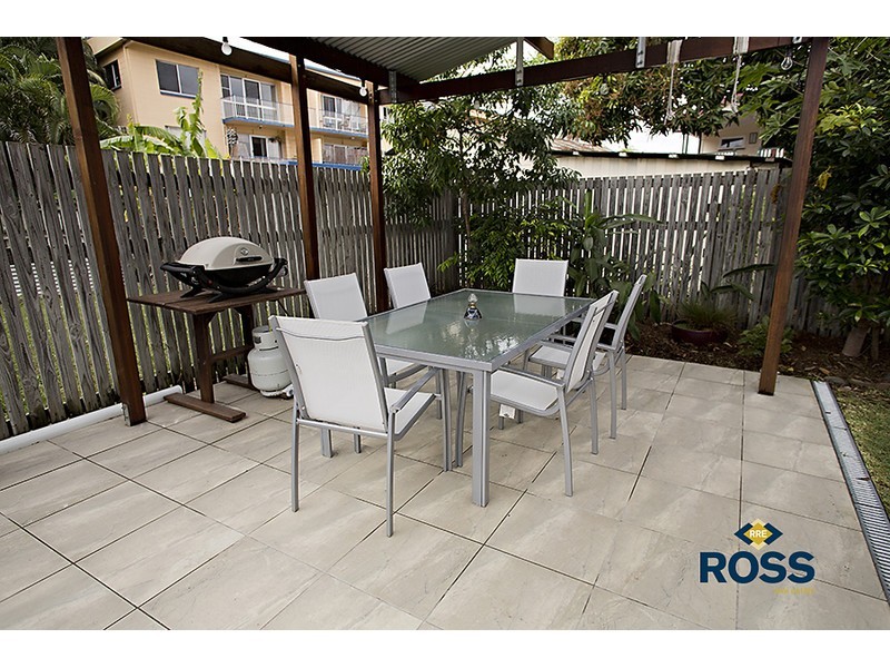 2/5a Church Street, West End QLD 4810