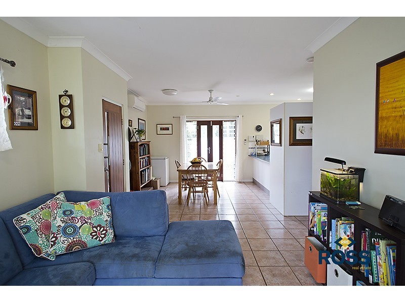 2/5a Church Street, West End QLD 4810