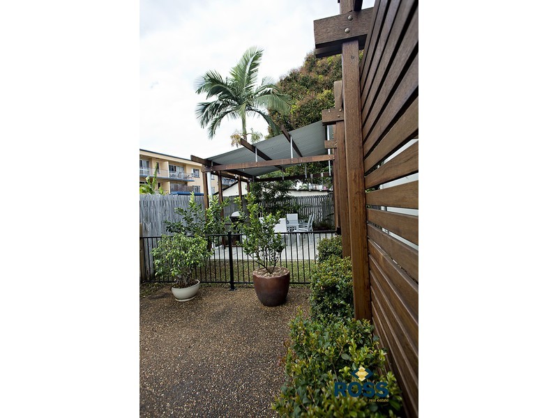 2/5a Church Street, West End QLD 4810