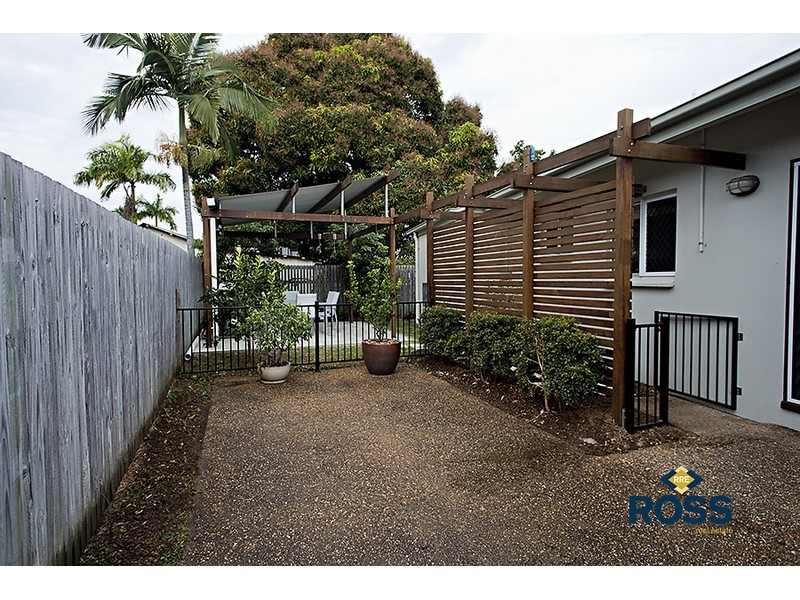 2/5a Church Street, West End QLD 4810