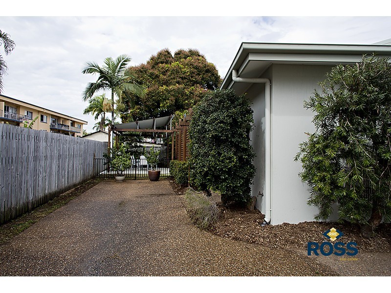 2/5a Church Street, West End QLD 4810