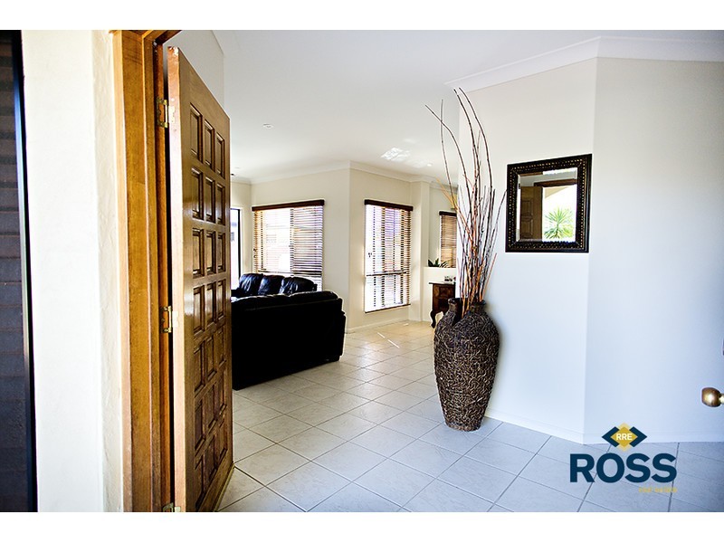 11 Fortunia Lane, Kirwan QLD 4817