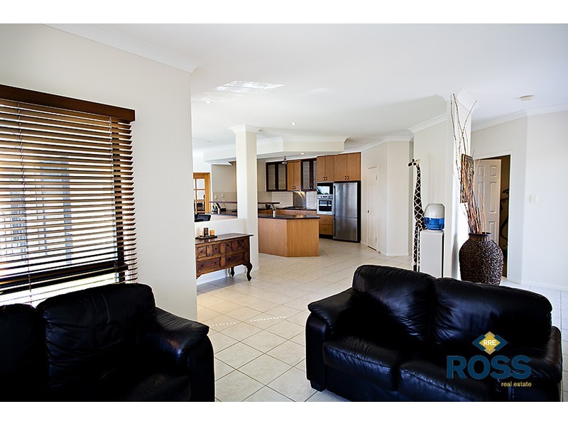 11 Fortunia Lane, Kirwan QLD 4817