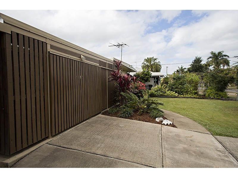 14 Rossato Crescent, Rasmussen QLD 4815