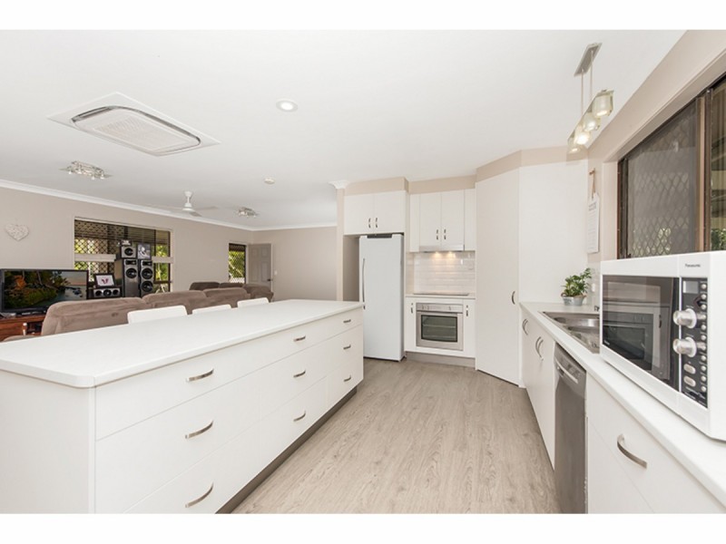 2 Flagstone Avenue, Rangewood QLD 4817