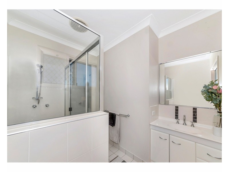 4 Eungella Court, Bushland Beach QLD 4818