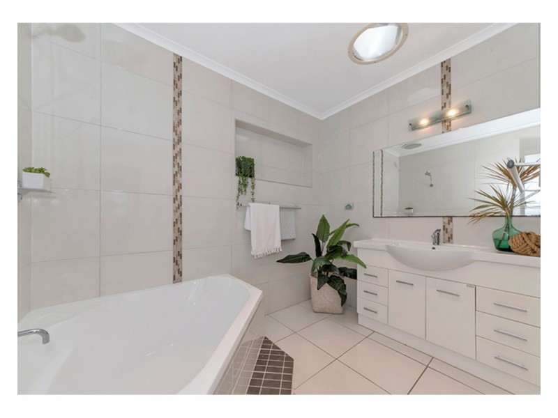 6 Serrano Crescent, Cranbrook QLD 4814