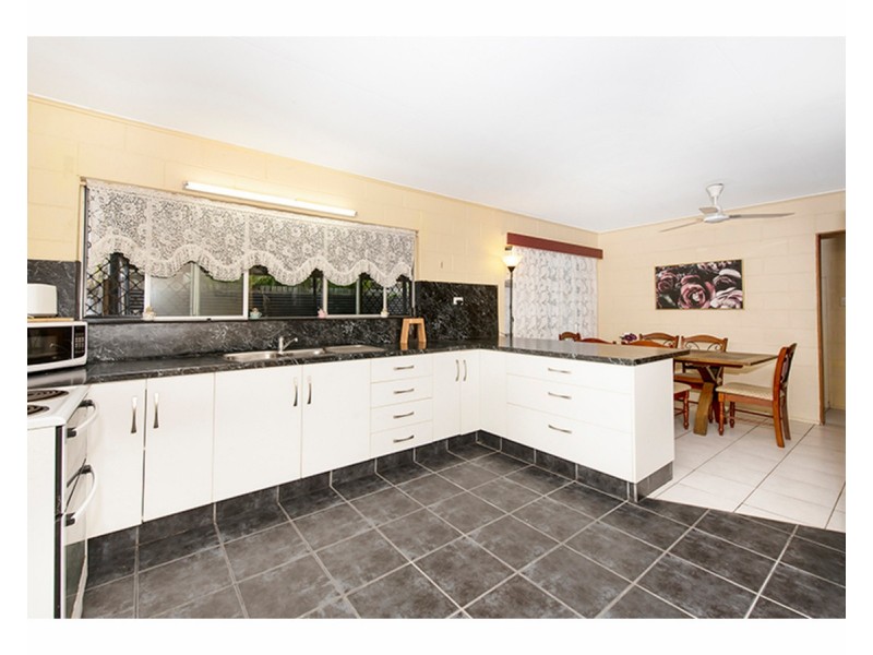 15 Banksia Street, Kirwan QLD 4817