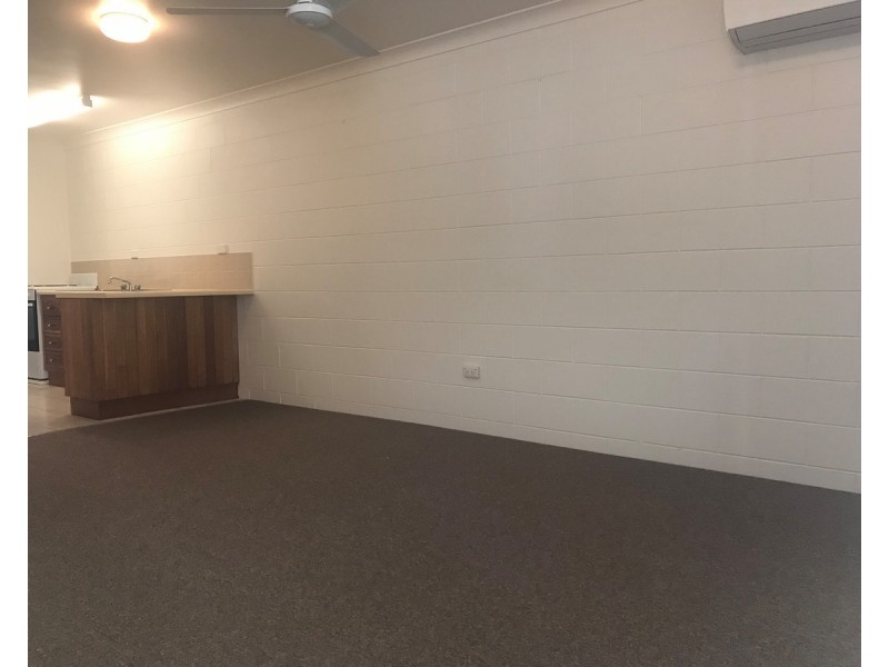 2/7 Armstrong Street, Hermit Park QLD 4812