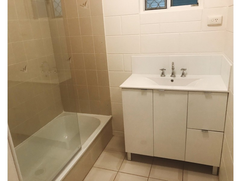 2/7 Armstrong Street, Hermit Park QLD 4812