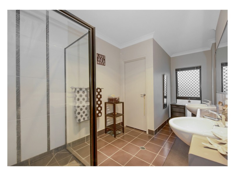 10 Mont Blanc Place, Mount Louisa QLD 4814